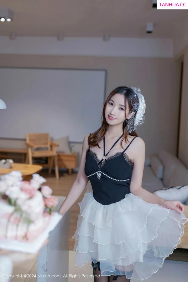 [XiuRen]高清写真图 2024.04.16 No.8398 杏子Yada 黑丝美腿
